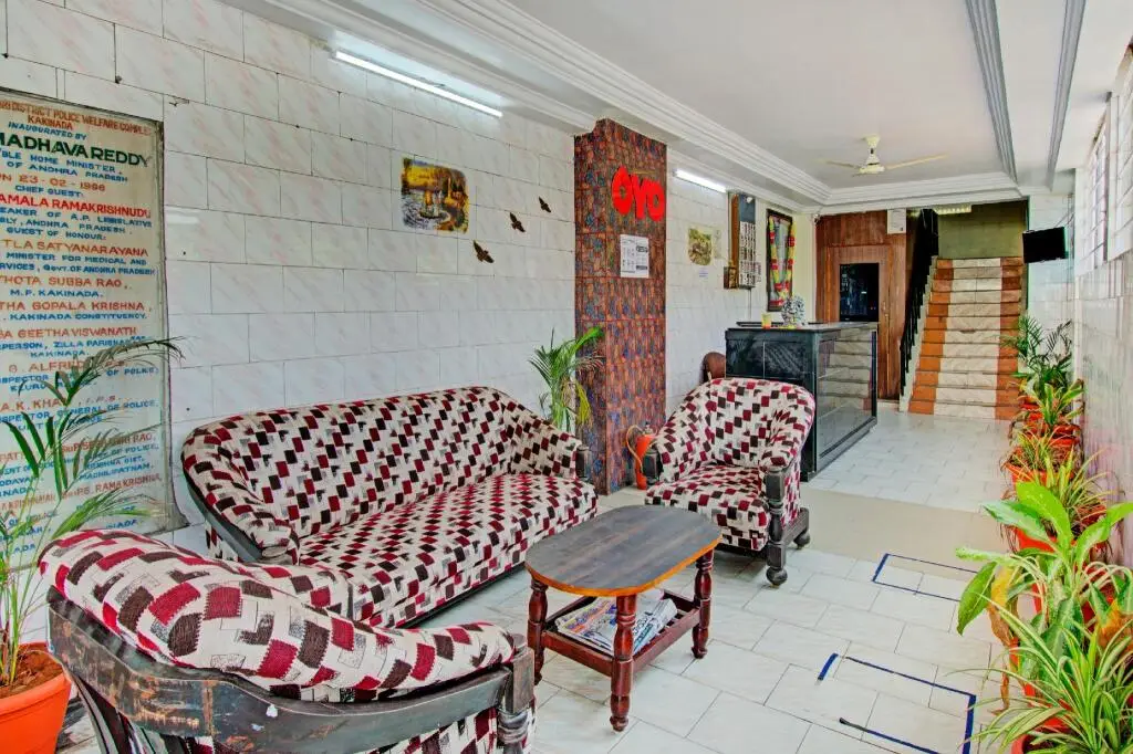 Какинада: OYO Flagship 80532 Decent Residency