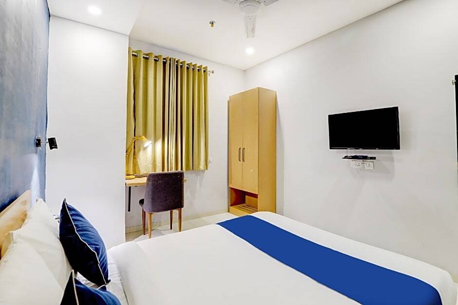 Вадодара: OYO SilverKey 80945 Ace Hotel