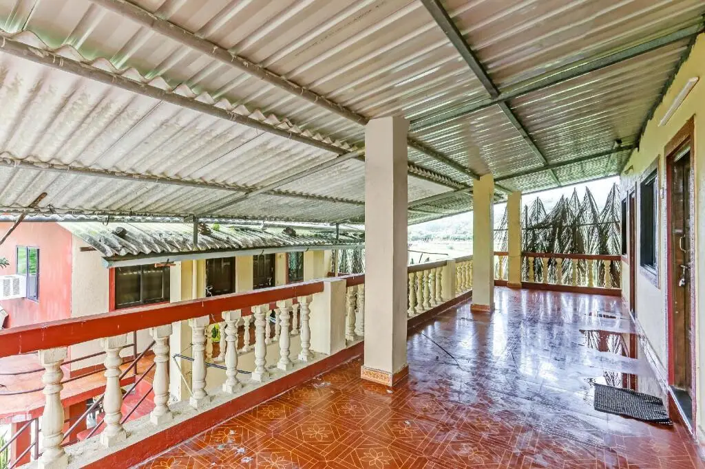 Алибаг: OYO 81439 Vishranti Kashid Beach Resort