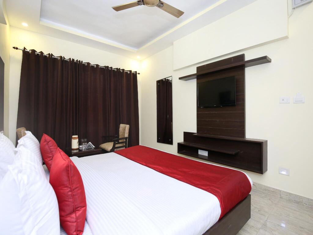 Чандигарх: Capital O 322 Hotel Royal