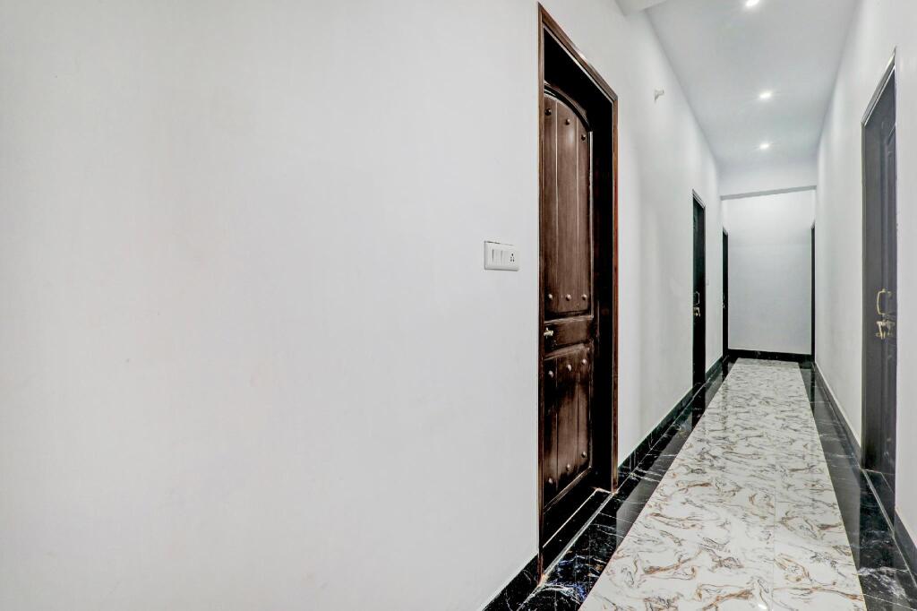 Праяградж: Collection O 83439 Hotel The Lemongrass