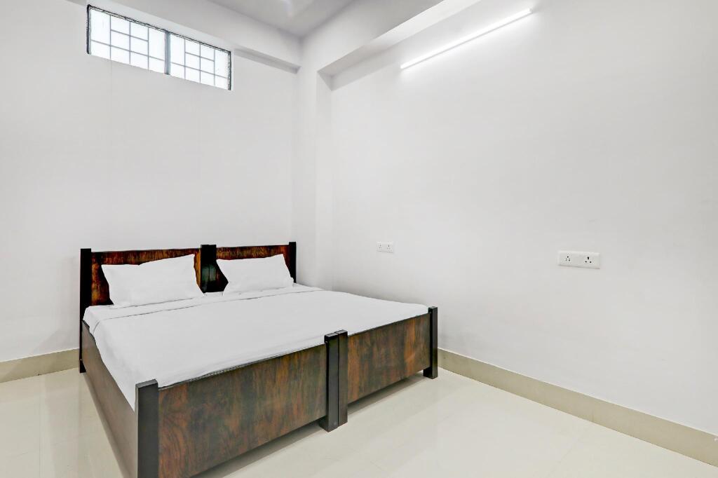 Праяградж: Collection O 83439 Hotel The Lemongrass