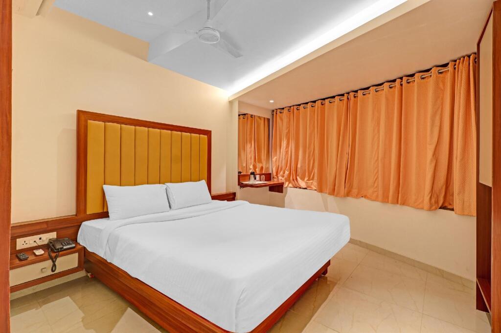 Тхане: Capital O 84240 Hotel Galaxy