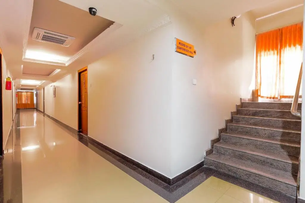Пуна: Collection O 70446 Hotel Rajwada