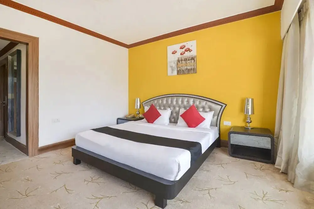 Мумбаи: Capital O 44161 Royal Palms Hotel - Lily Collection