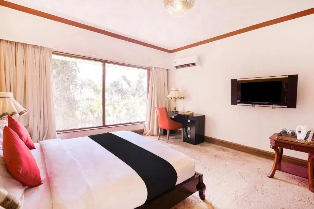 Мумбаи: Capital O 44161 Royal Palms Hotel - Lily Collection