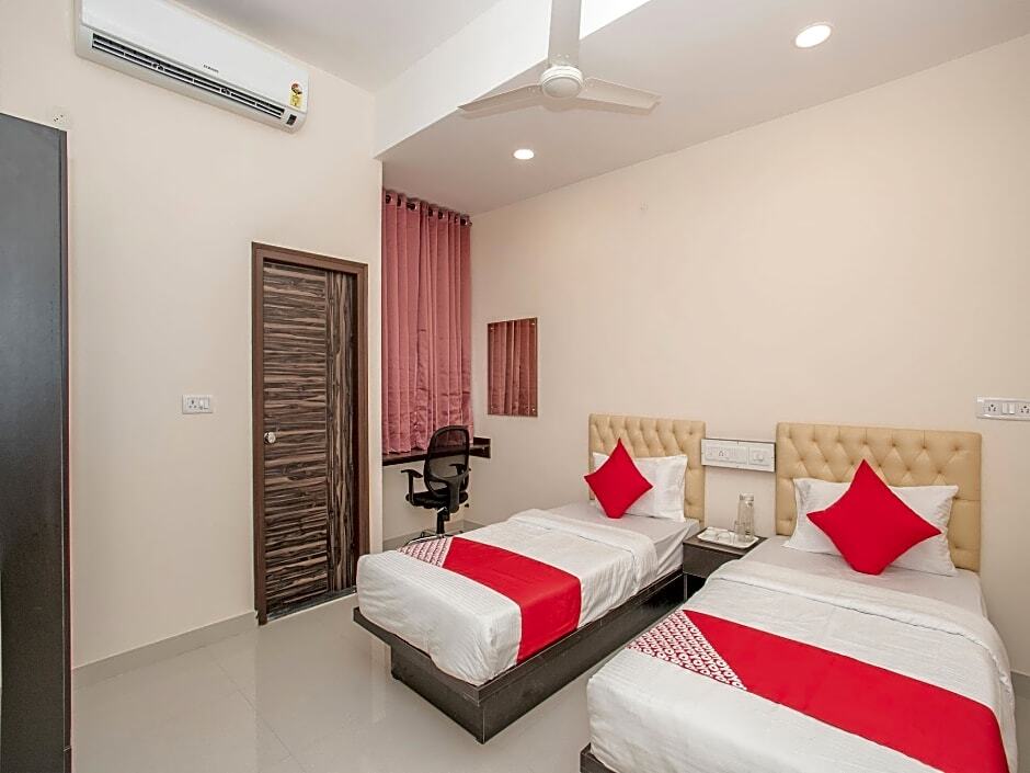 Бангалор: Super OYO Capital O 3 Square Near Sri Amruth Chithra Mandira