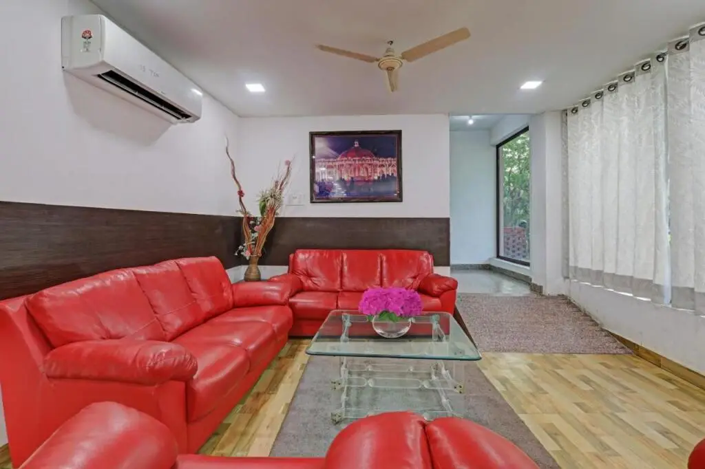 Лакхнау: Townhouse Jalsa Resort