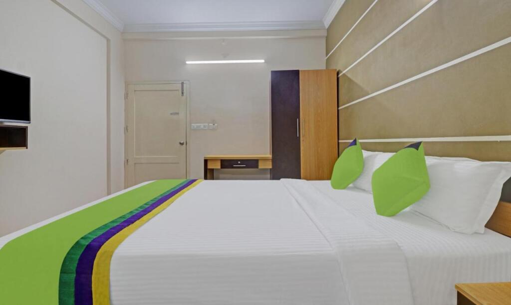 Недумбассери: Treebo Thoduvas Star Plaza Cochin Airport