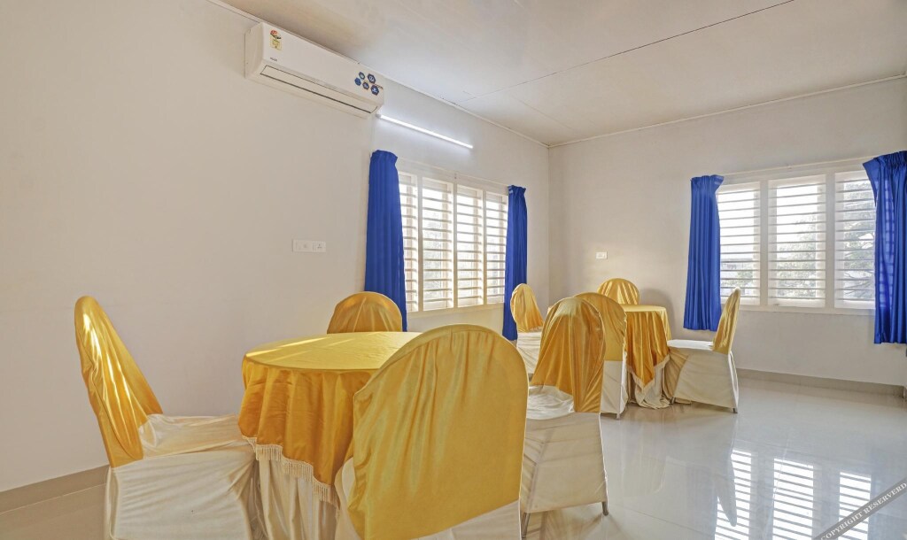 Недумбассери: Treebo Thoduvas Star Plaza Cochin Airport