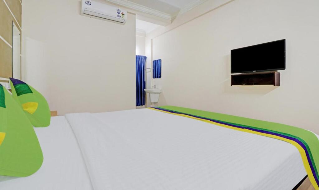 Недумбассери: Treebo Thoduvas Star Plaza Cochin Airport