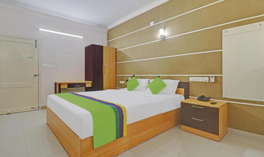 Недумбассери: Treebo Thoduvas Star Plaza Cochin Airport