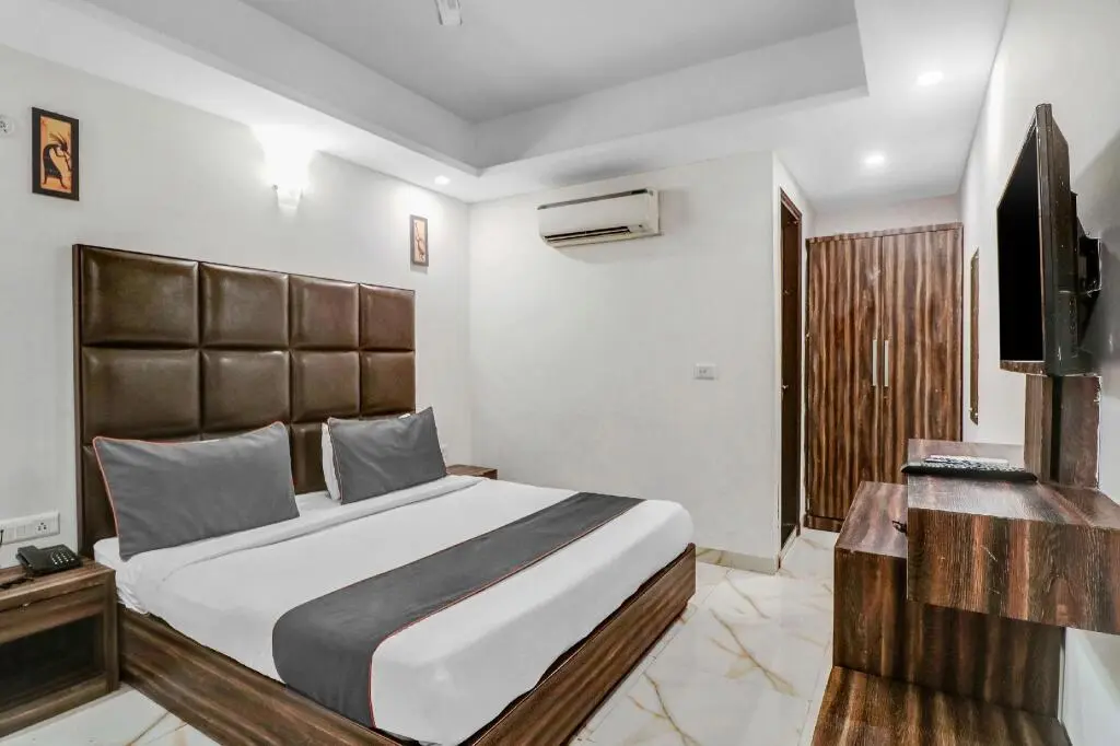 Нью-Дели: Capital O 84168 Hotel Lba