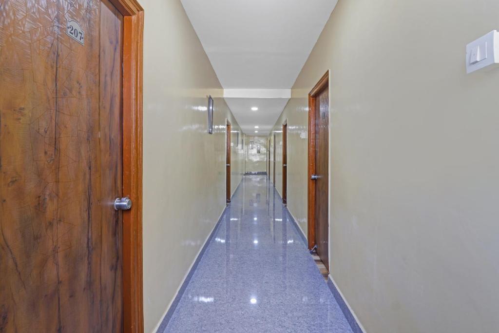 Хидерабад: Capital O 85402 Sri Sai Regency