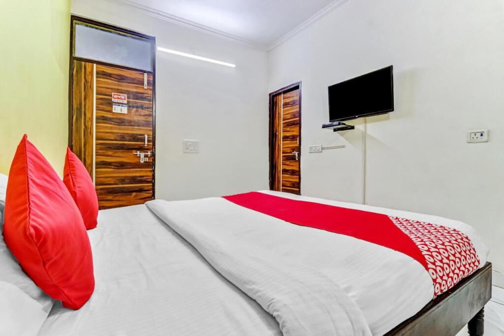 Нью-Дели: OYO 81288 Hotel Cozy Stay