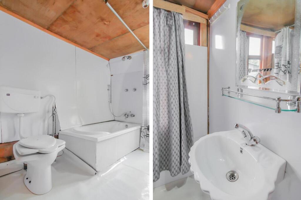 Шринагар: OYO 81523 Noor Palace Group Of Houseboats