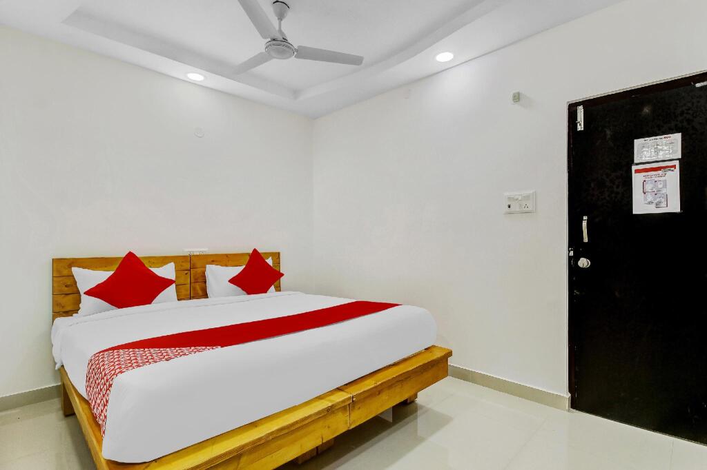Хидерабад: OYO 84205 Hotel Green Leaf- Kondapur
