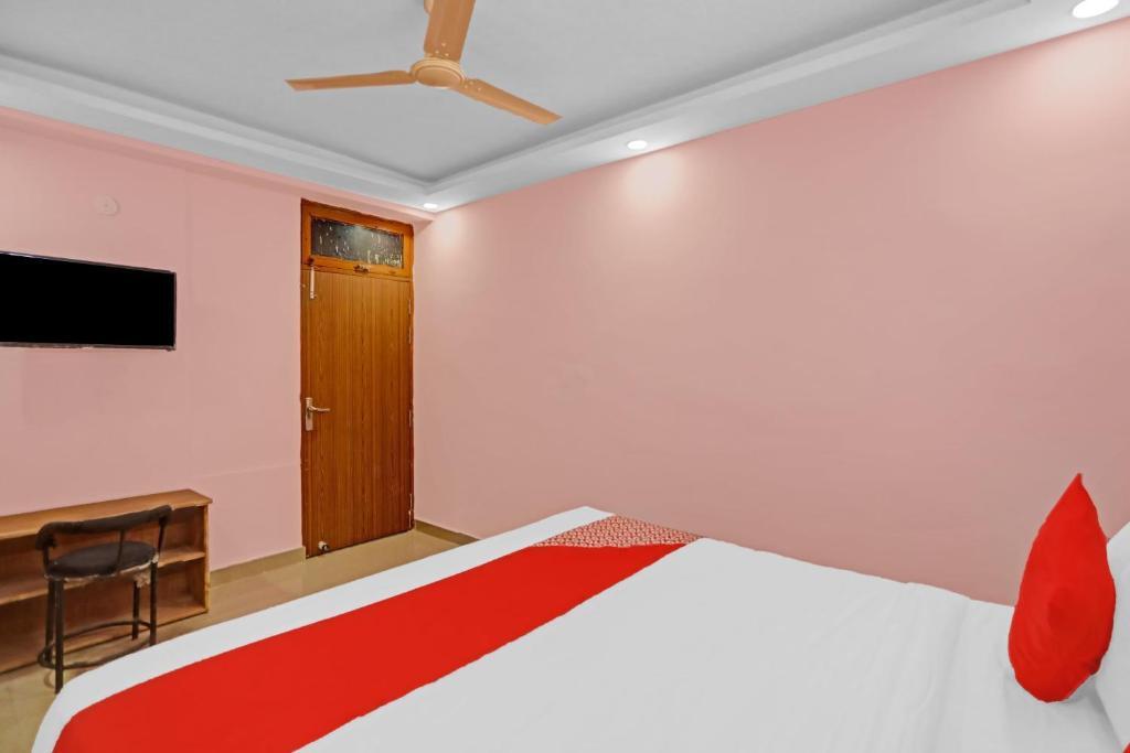 Нью-Дели: OYO 85984 Hotel Happy Spring