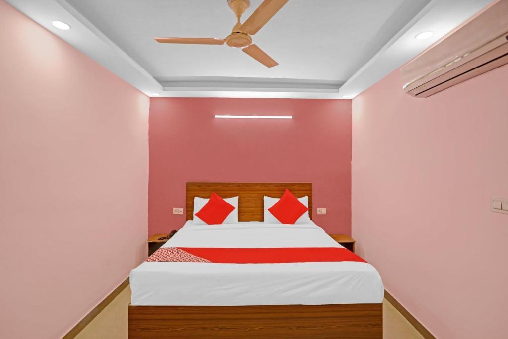 Нью-Дели: OYO 85984 Hotel Happy Spring