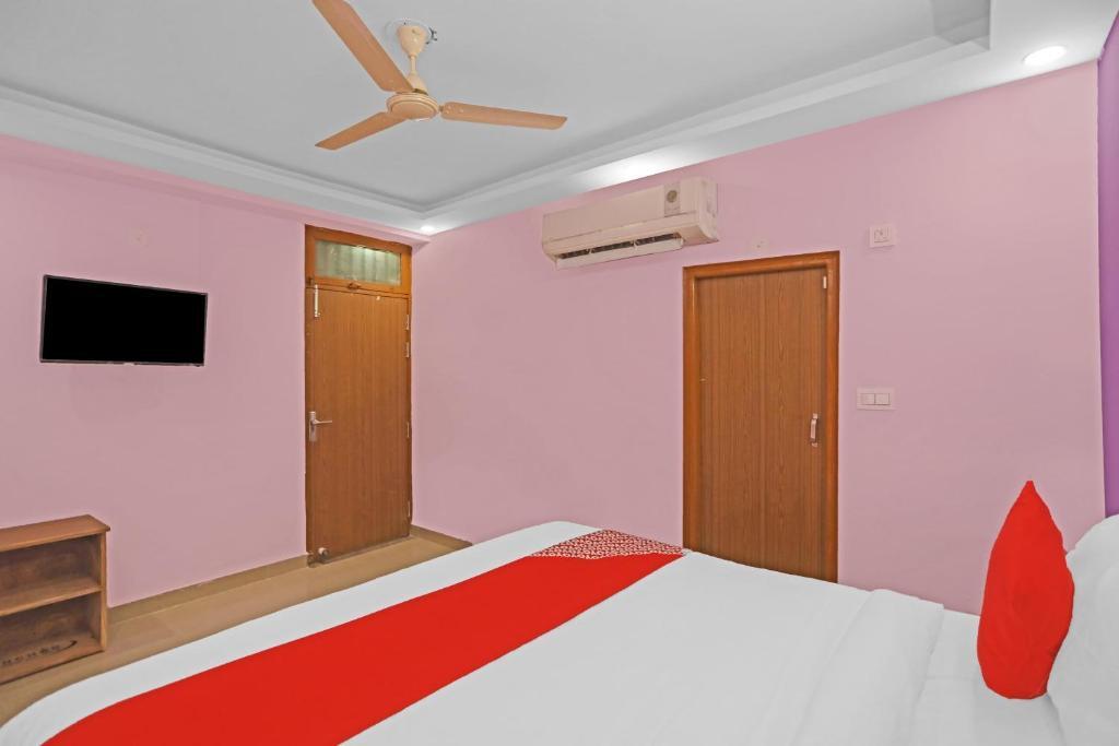 Нью-Дели: OYO 85984 Hotel Happy Spring