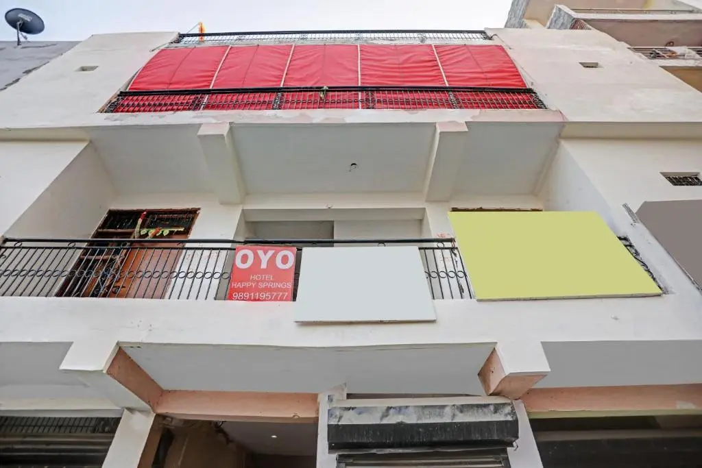 Нью-Дели: OYO 85984 Hotel Happy Spring