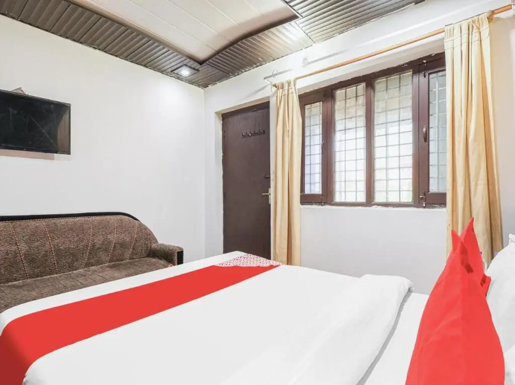 Наинитал: OYO Flagship 86242 Aum Hotel