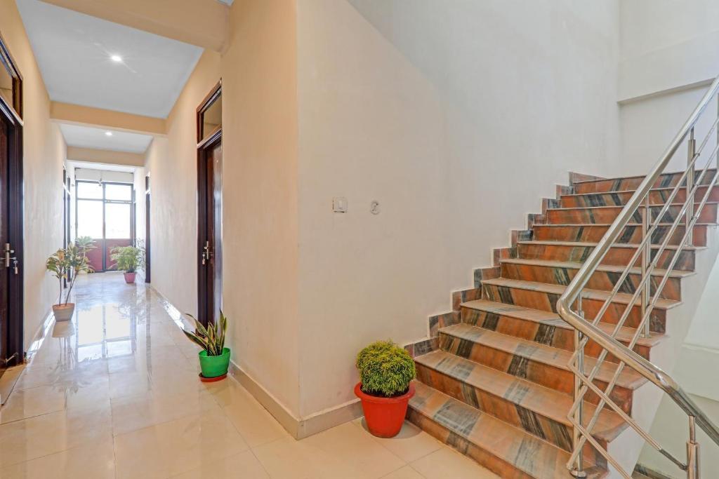 Лакхнау: Collection O 87450 Hotel Olivia In
