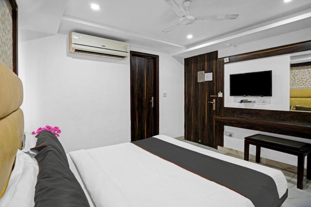 Нью-Дели: Capital O 88320 Hotel Grand Stays