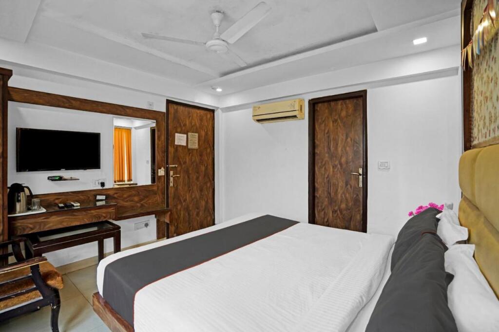 Нью-Дели: Capital O 88320 Hotel Grand Stays