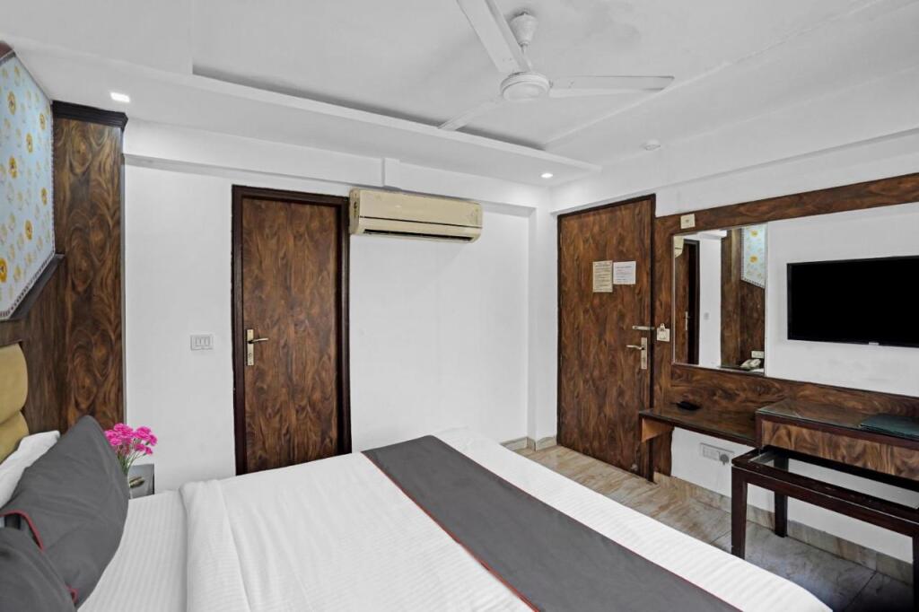 Нью-Дели: Capital O 88320 Hotel Grand Stays