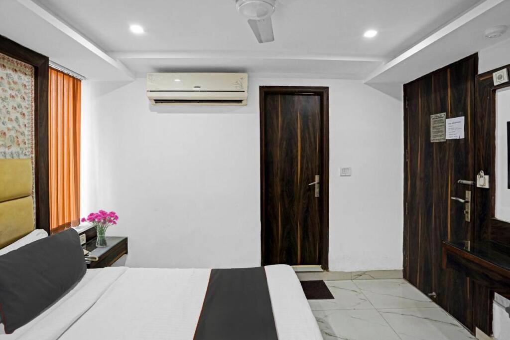 Нью-Дели: Capital O 88320 Hotel Grand Stays
