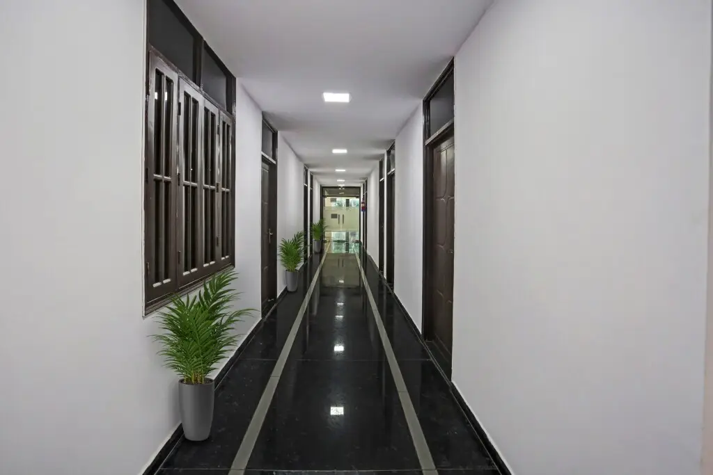 Лакхнау: Collection O Hotel Holidays Inn and Banquet