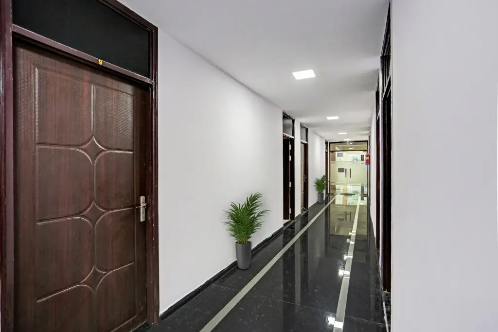Лакхнау: Collection O Hotel Holidays Inn and Banquet