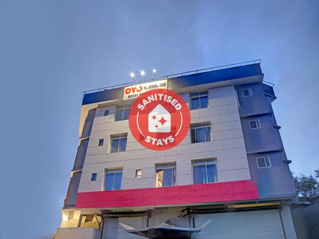OYO 81349 Townhouse Friends Inn — фото 1