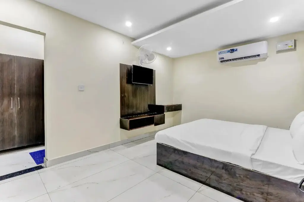 Лакхнау: Collection O 85387 Holidays Inn