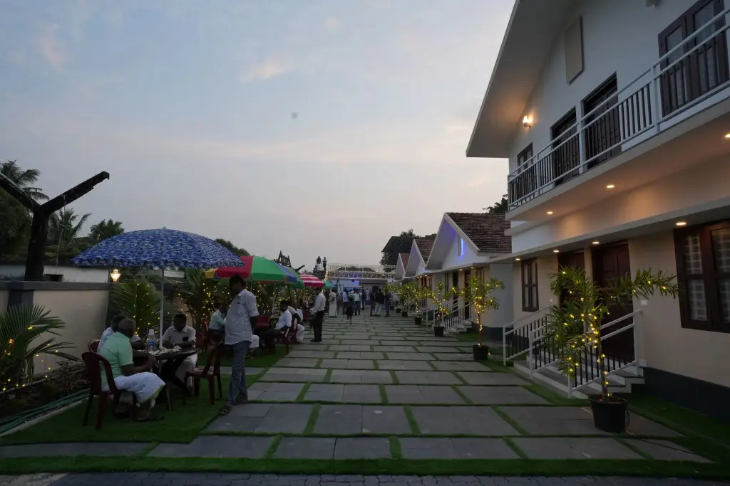 Аллеппи: Lakeway Resorts