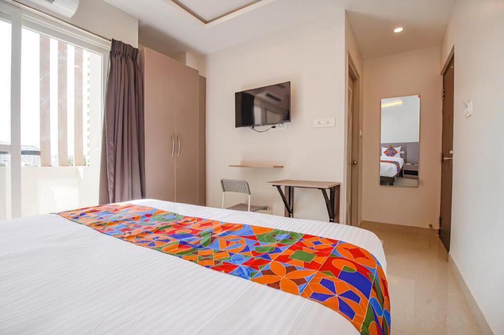 Бангалор: FabHotel Athasri Inn - Nr. Bellandur Railway Station