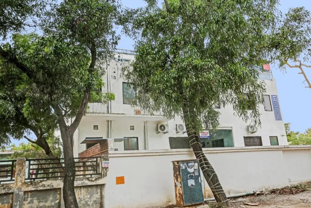 Townhouse Gn Stay Near GNIDA Office Metro Station — фото 1