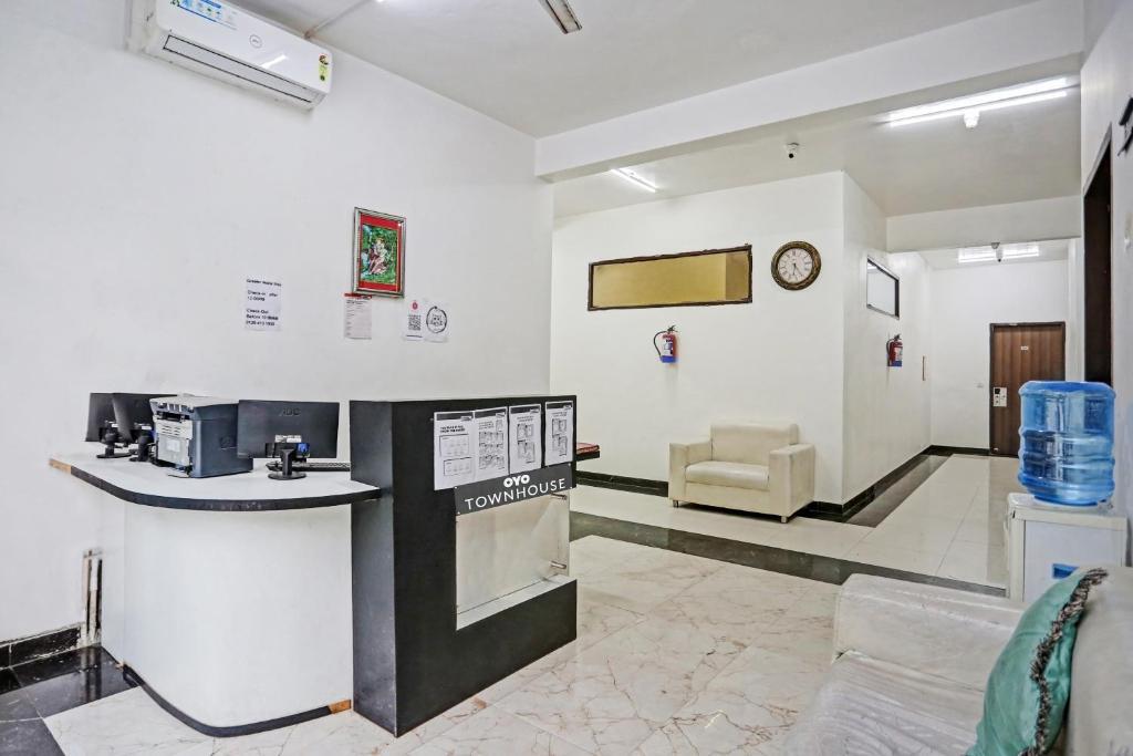 Большая Нойда: Townhouse Gn Stay Near GNIDA Office Metro Station