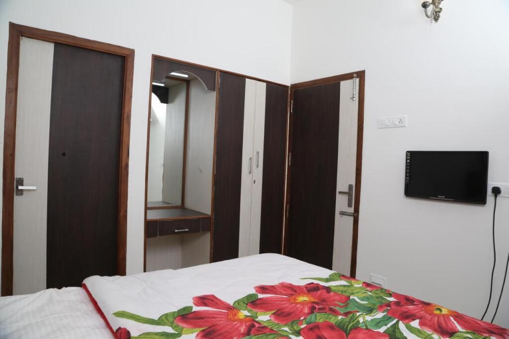 Салем: Coastal Grand Anglo French Resorts