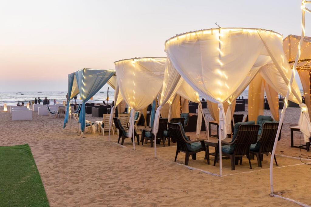 Бага: Amara Oceanfront Resort and Club Baga