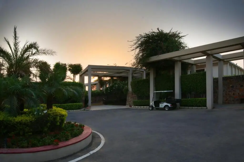 Lemon Tree Hotel, Tarudhan Valley, Manesar — фото 1
