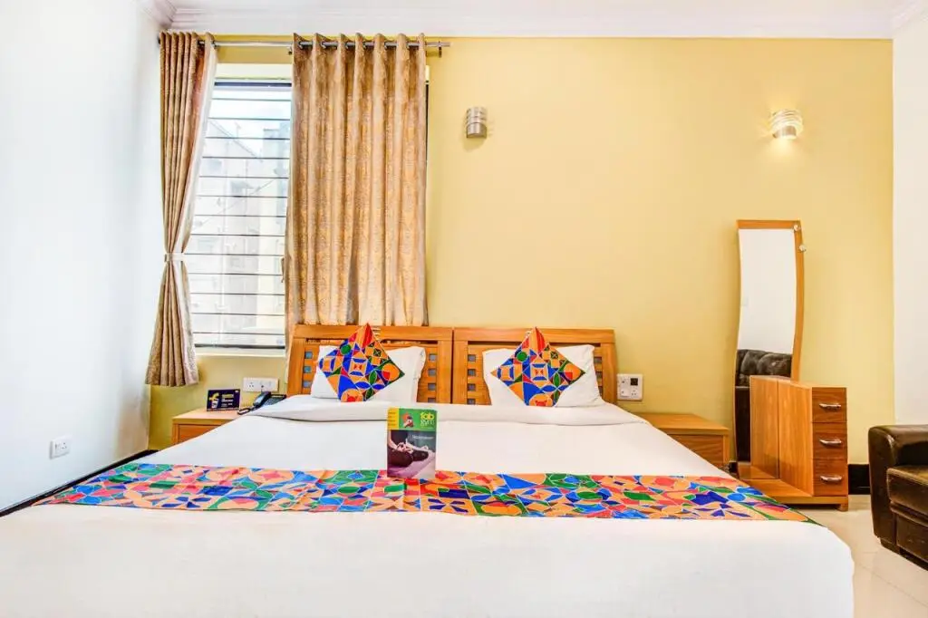 Бангалор: Fabhotel Emara Grand