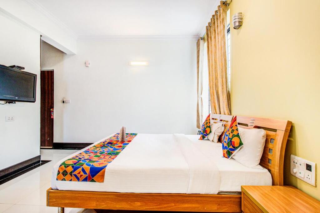 Бангалор: Fabhotel Emara Grand