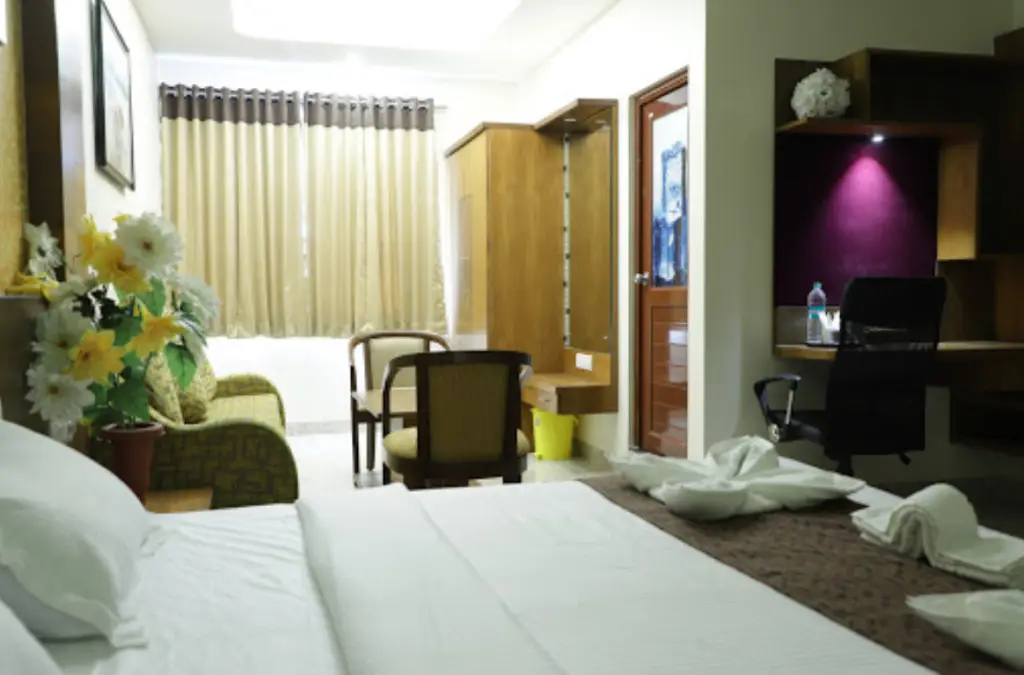Бангалор: Mmr Royal Suites