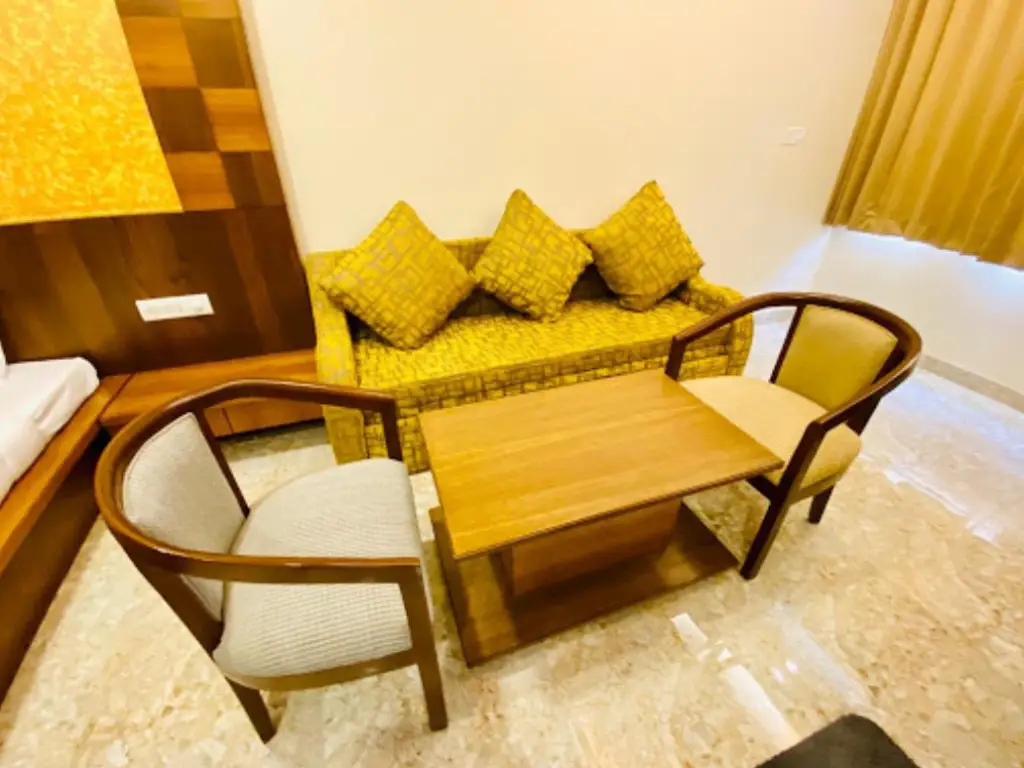 Бангалор: Mmr Royal Suites