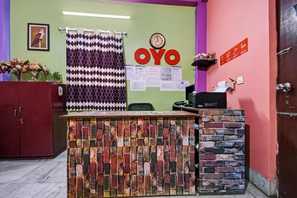 Колката: OYO KOL1929 Hansaraj Guest House