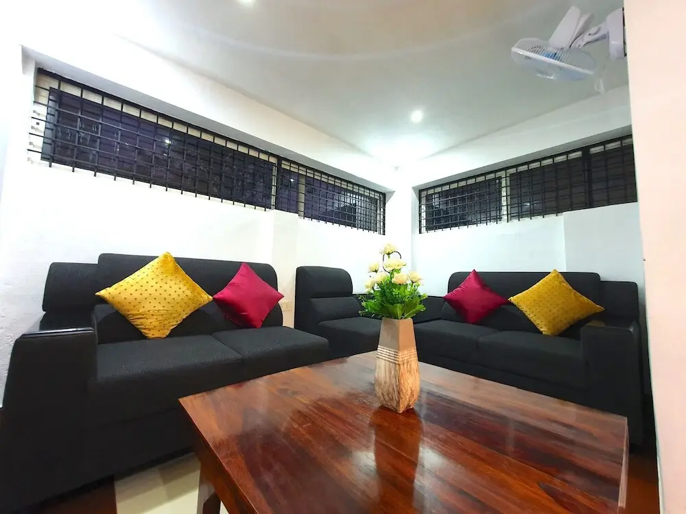 Бангалор: Sai Shreyas Residency