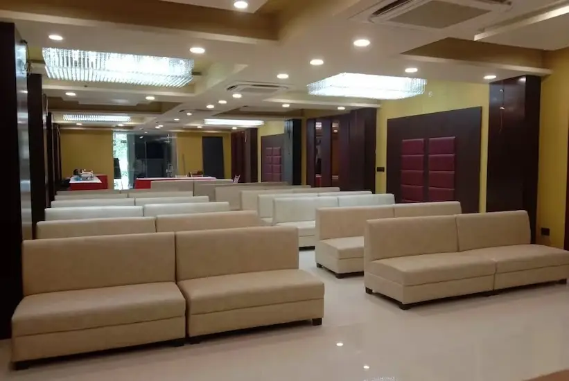 Барейлли: Hotel Hirapanna