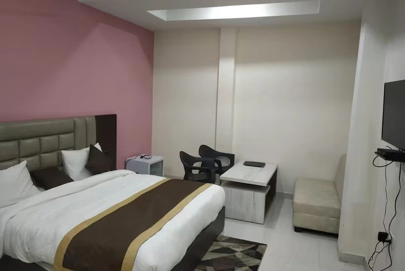 Барейлли: Hotel Hirapanna